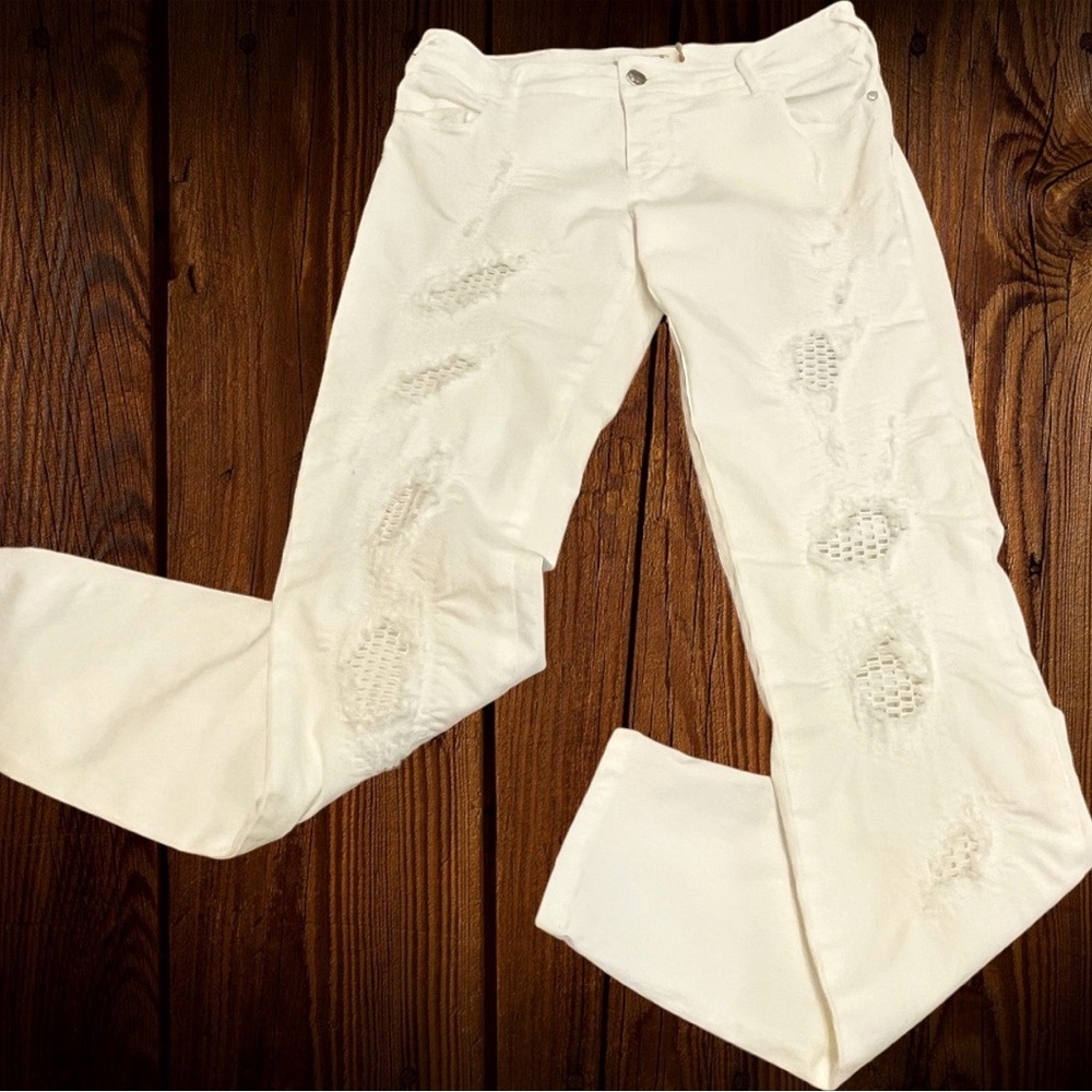 NWT MET Brand Italian white distressed jeans- Size 29 (US Size 6 - 8)